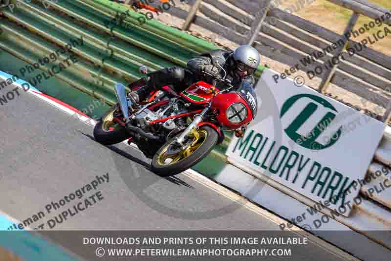 Vintage motorcycle club;eventdigitalimages;mallory park;mallory park trackday photographs;no limits trackdays;peter wileman photography;trackday digital images;trackday photos;vmcc festival 1000 bikes photographs